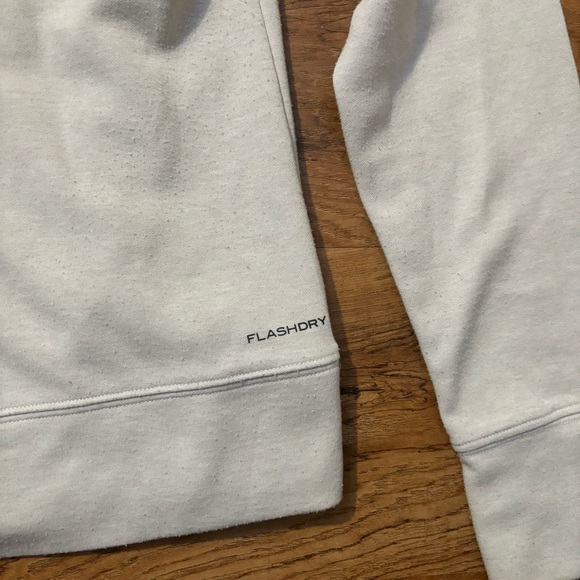 North Face FlashDry Tan Hoodie: Ultimate Performance Meets Everyday Comfort - Picture 7 of 8